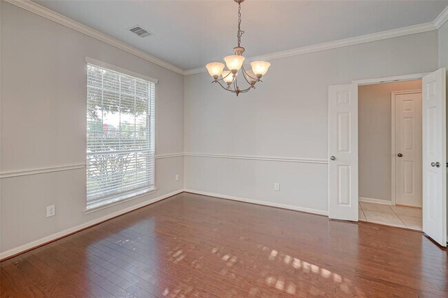 Foto del edificio - 6330 Cedardale Falls Dr