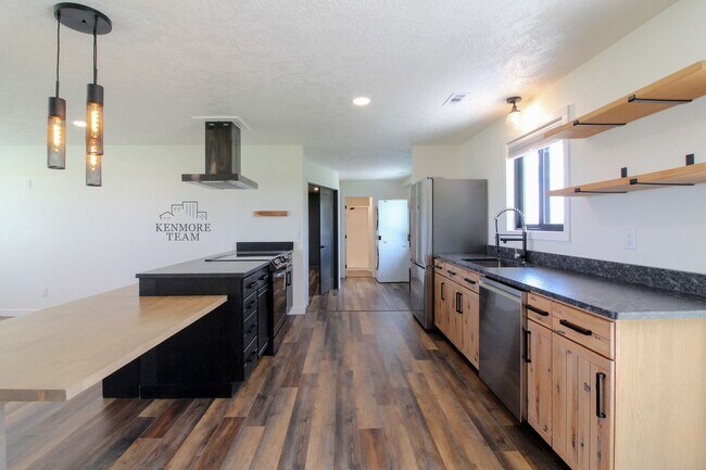Foto del edificio - 4 Bedroom, 3.5 Bath Home in Pasco