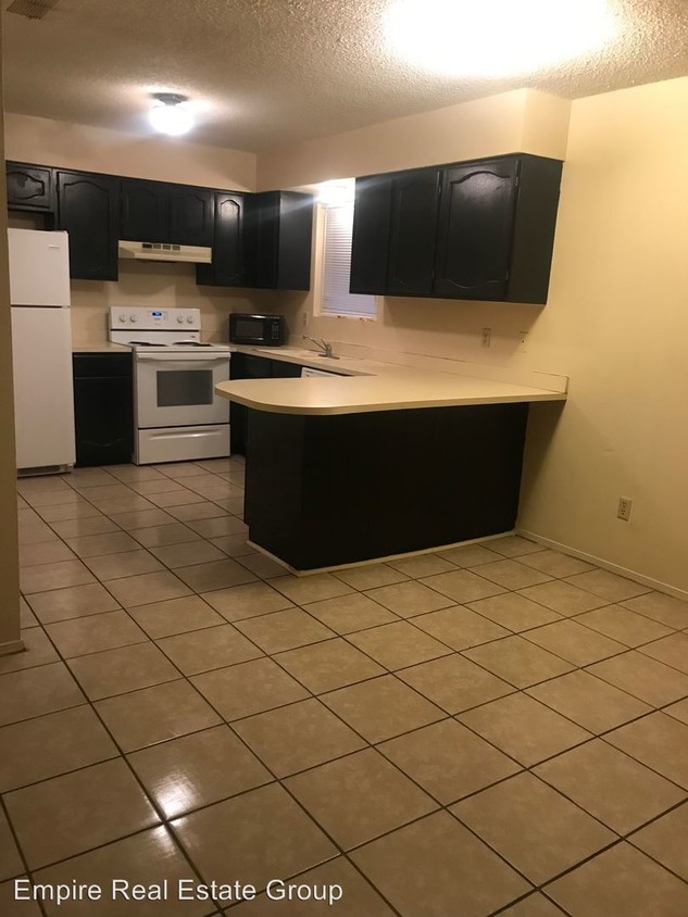 Primary Photo - 312 E St Anne Pl