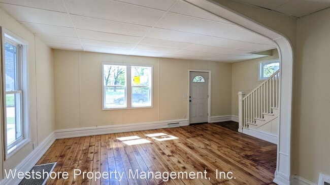 Building Photo - 3 br, 1 bath House - 384 Iona Ave.