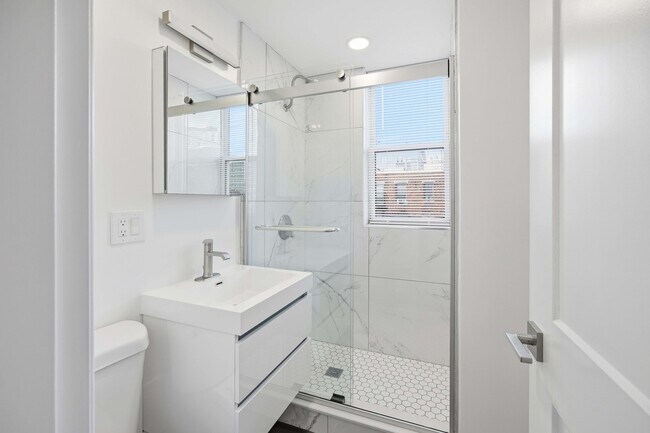 Baño reformado - 117 Park Drive