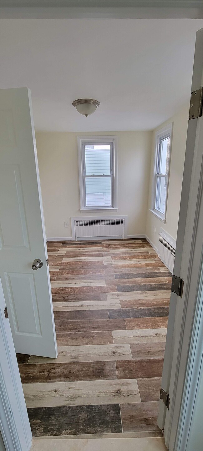 Building Photo - 173 Lockwood Ave