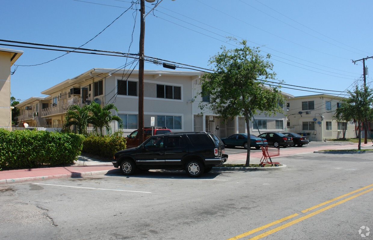 Building Photo - 1125 Marseille Dr