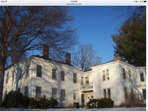 Building Photo - 1420 Main St