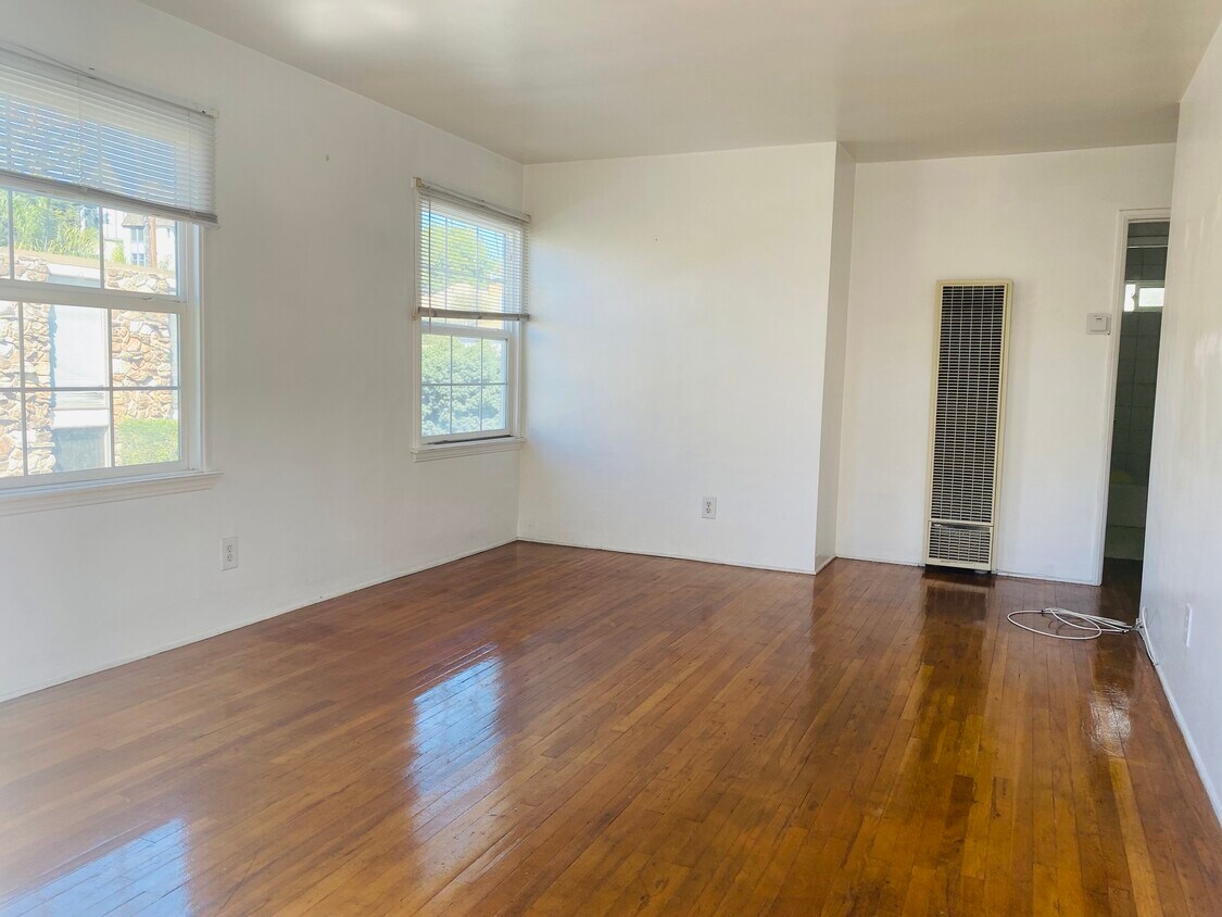 Primary Photo - 120 Bennett Ave