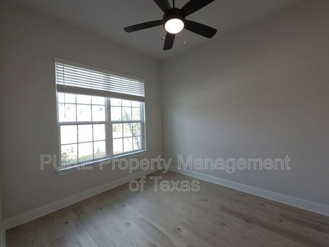 Foto del edificio - 17813 Clairess Ln