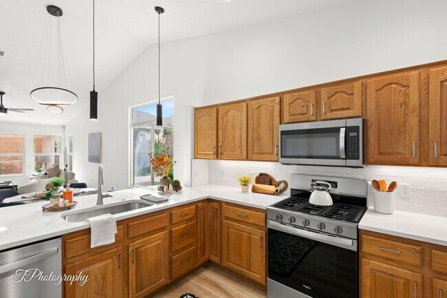 Foto del edificio - 3 Bedroom Home In SunRiver Community 55+