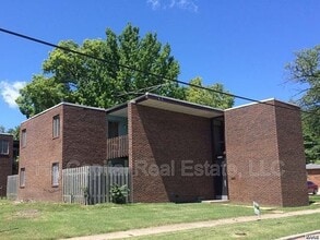 Building Photo - 121 St Louis Rd