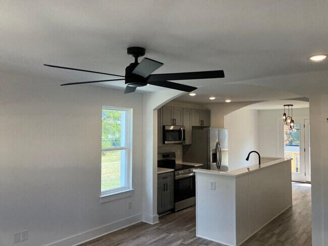 Building Photo - 1 month free rent with Dec Move-In! Brand ...