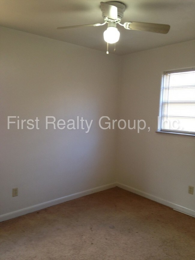 Foto del edificio - 2525 Lakeview Ave