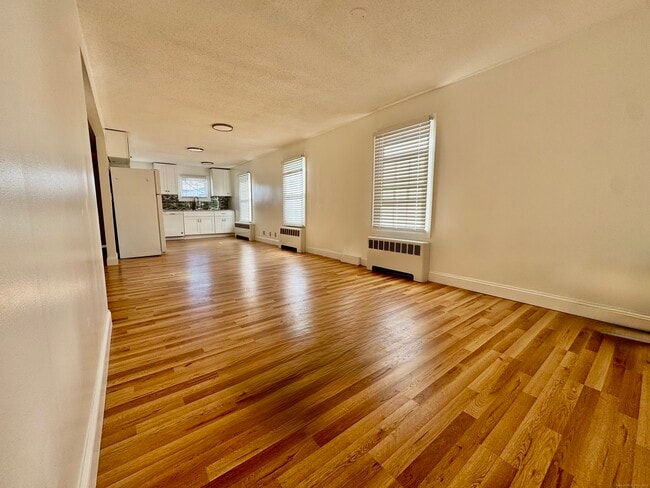 Building Photo - 26 Elm St