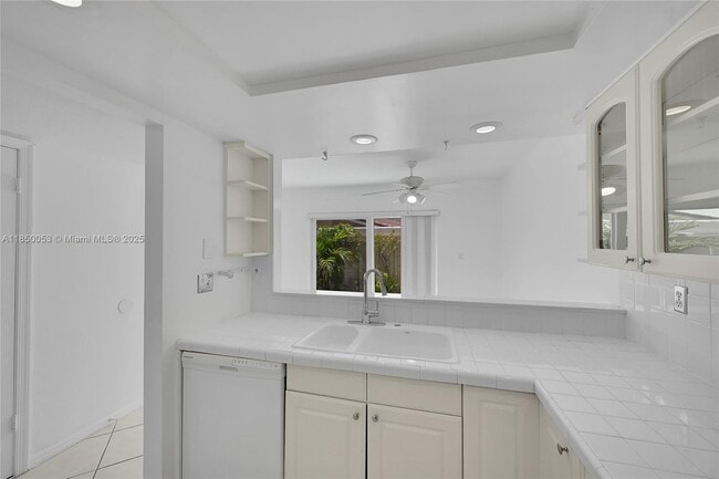 Foto del edificio - 5555 N Ocean Blvd