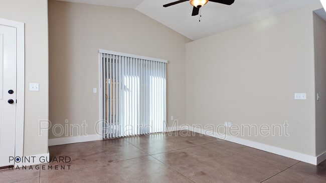 Building Photo - 4727 N Hillside Ct