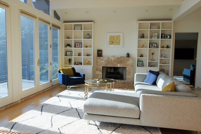 Foto del edificio - Beautiful Home w/ Stunning Views from Ever...