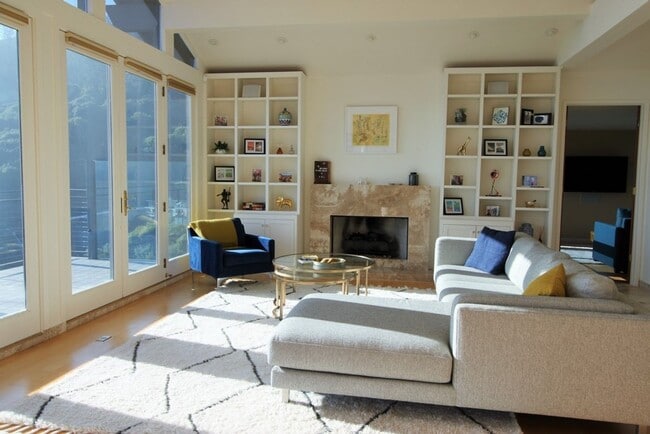 Building Photo - Beautiful Home w/ Stunning Views from Every Room! Available for Short Term Rentals Only!