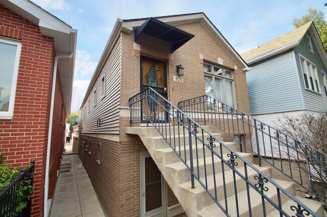 Building Photo - 926 W 34th Pl