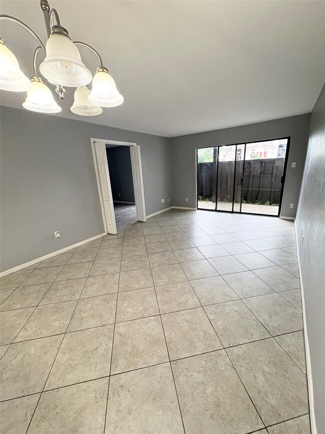 Building Photo - 3015 Walnut Bend Ln