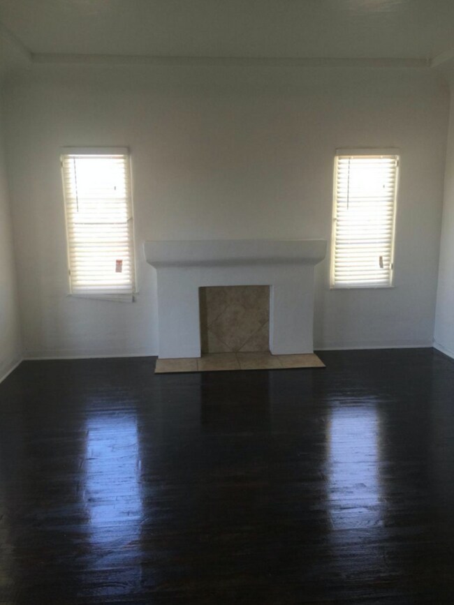 Building Photo - 1572 S Hayworth Ave