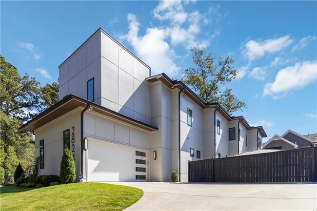 Foto del edificio - 2824 Ashford Rd NE