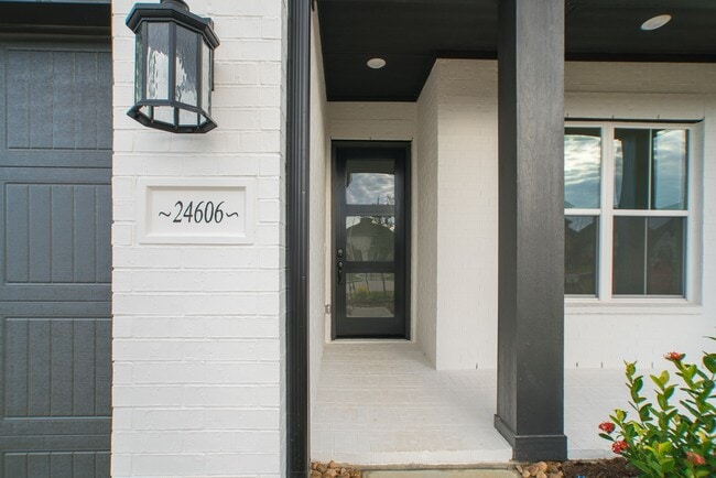 Foto del edificio - 24606 Keswick Vly Wy