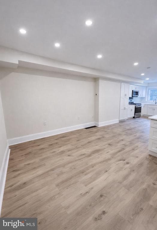 Building Photo - 22 Maple St