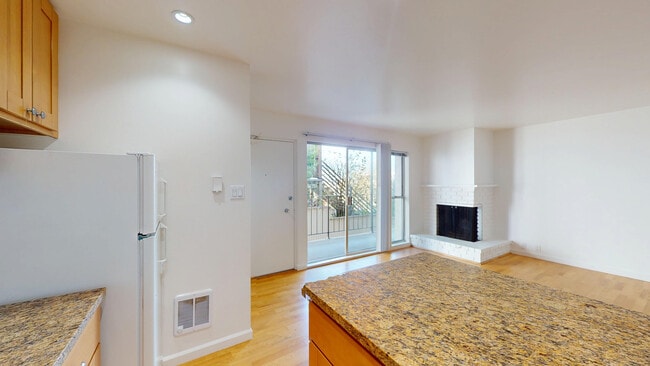 Photo - 657 Kansas St Apartment