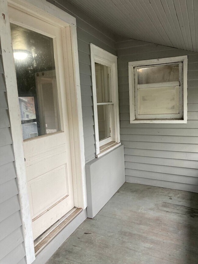 Building Photo - 532 Metomen Street