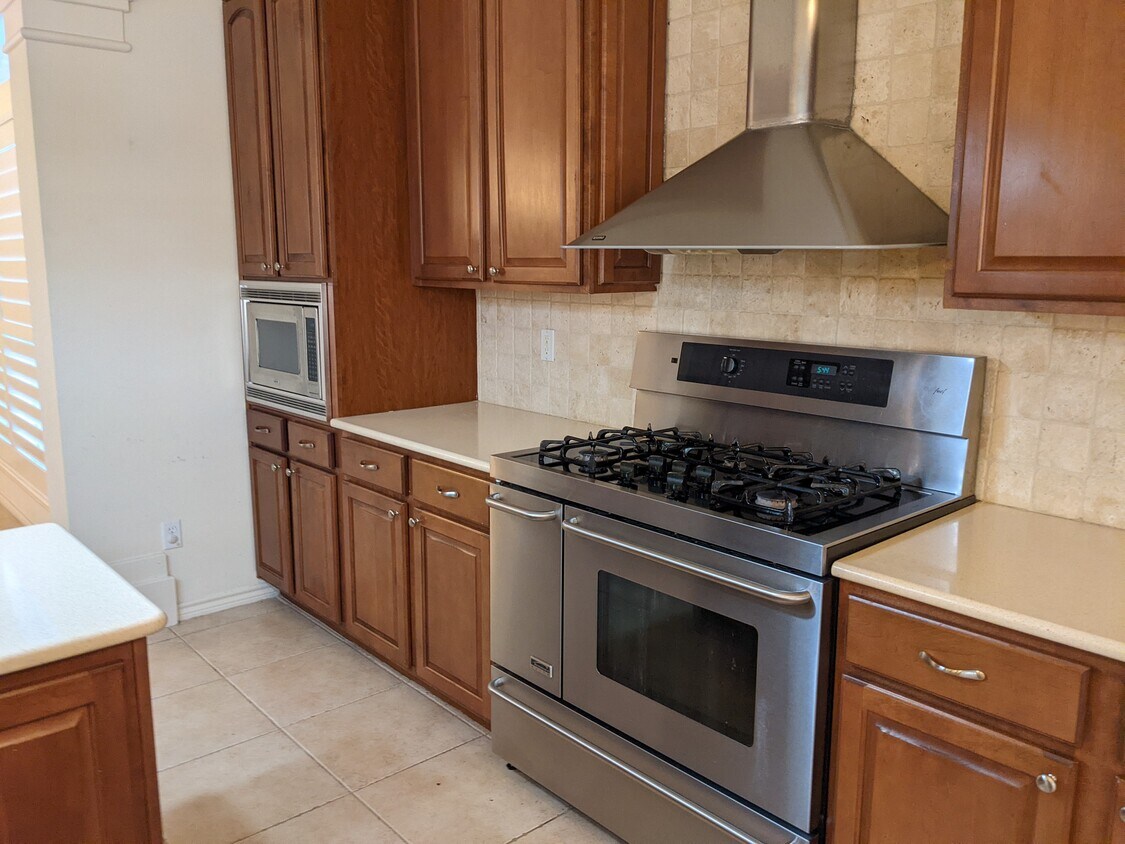 Kitchen - 7530 Grenade Ct