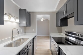 Building Photo - 2636 Villa Park Dr