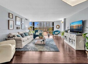 Building Photo - 6423 Collins Ave