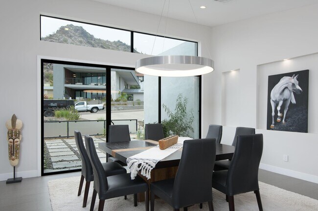 Foto del edificio - 2423 E Lincoln Cir