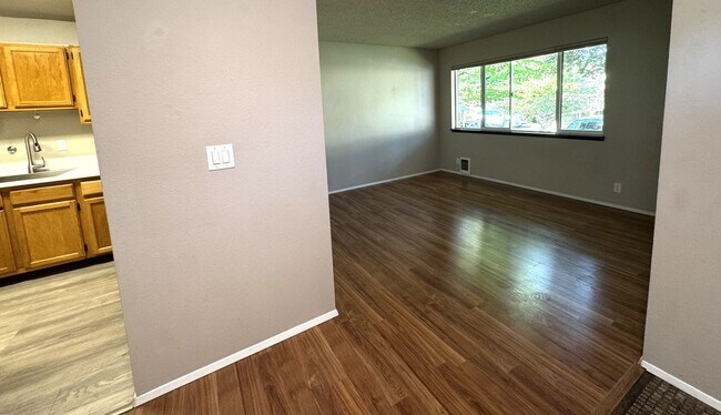 Foto del edificio - 6341 Sand Point Way NE
