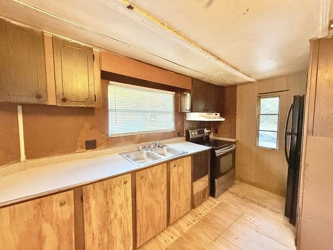 Building Photo - 531 Amber St