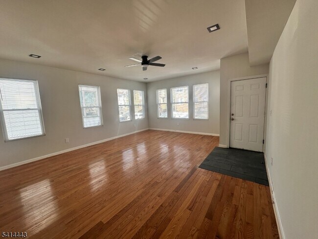 Building Photo - 134 Isabella Ave