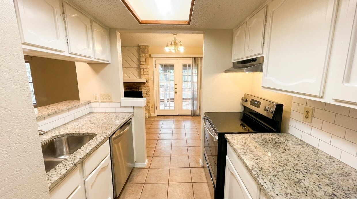 Building Photo - 1702 Cinnamon Path