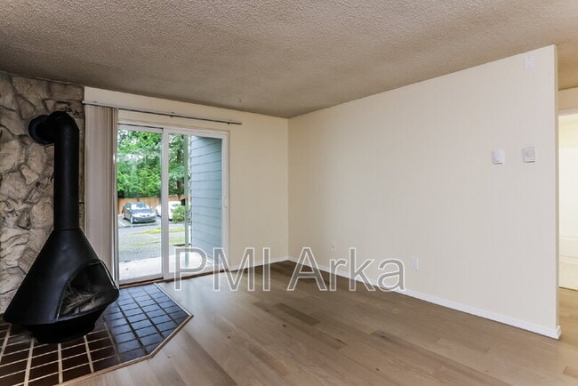 Building Photo - 14404 NE 31st St