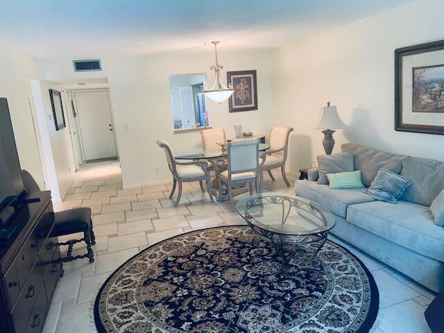 Building Photo - 14375 Strathmore Ln