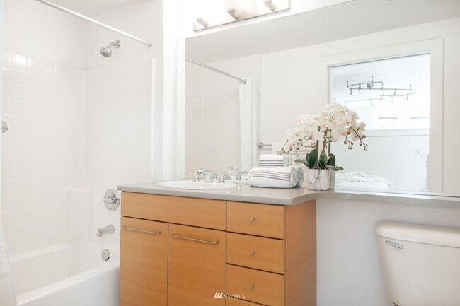 Foto del edificio - Capitol Hill - Braeburn open 1 Bedroom / 1...