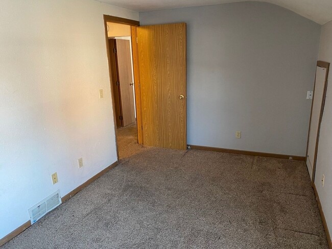 Building Photo - 524 S 3rd Ave