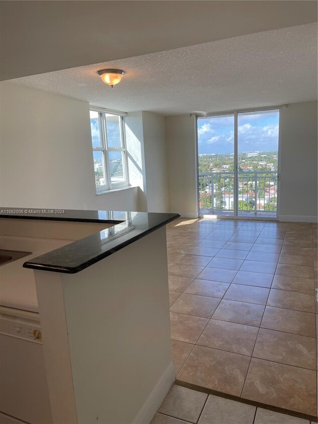 Foto principal - 3000 Coral Way