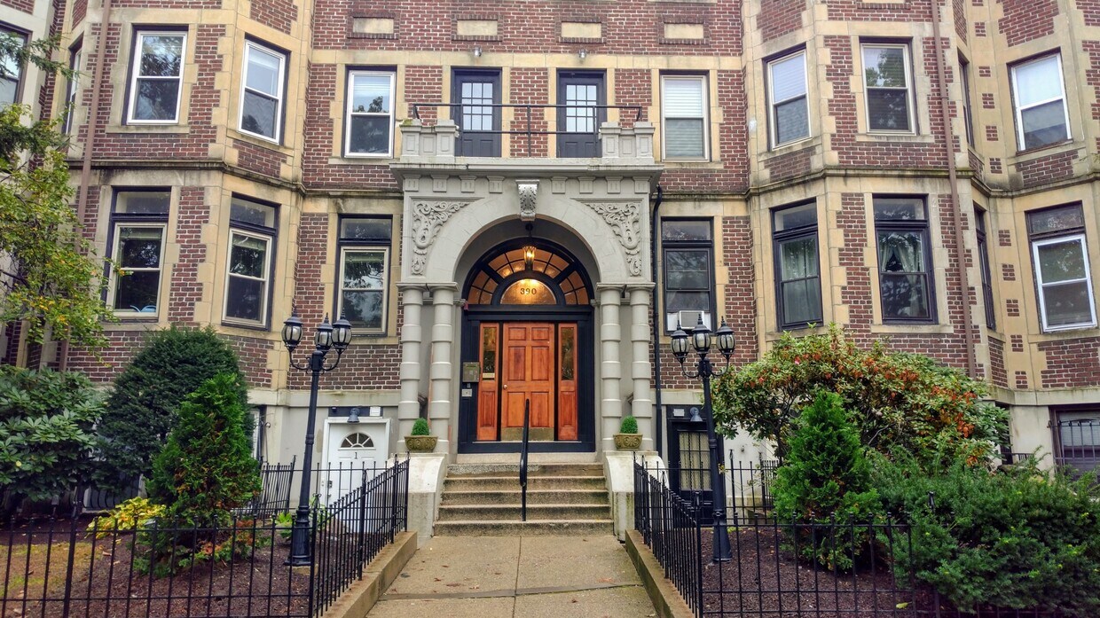 Photo - 390 Riverway (Boston, MA)