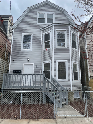 Building Photo - 466 Avon Ave