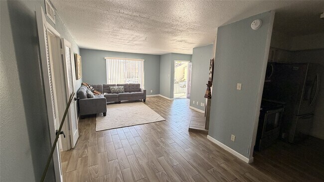 Foto del edificio - 6200 W Tidwell Rd