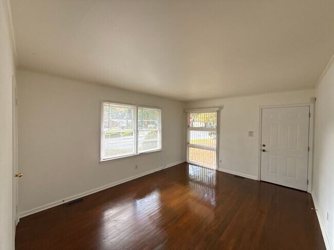 Building Photo - Nice Brick Ranch in Biddle Heights