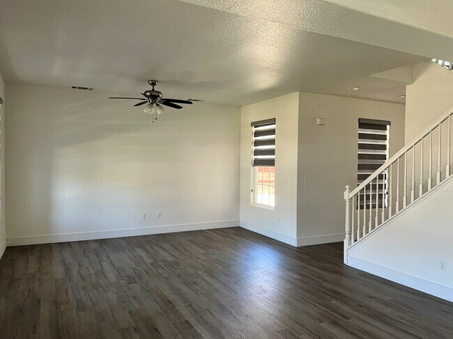 Foto del edificio - 456 Meadow Creek Dr