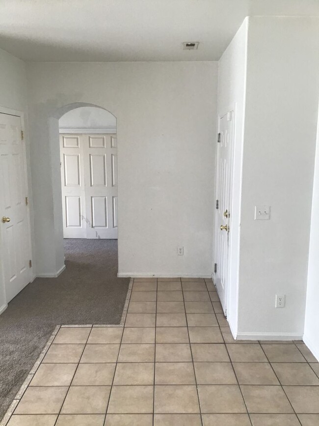 Building Photo - Large 2 bed, 2 bath condo for rent near An...