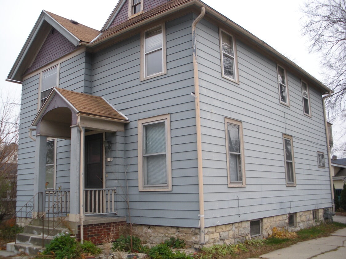 8129 Harwood Ave Unit 8129A, Wauwatosa, WI 53213 Apartments in