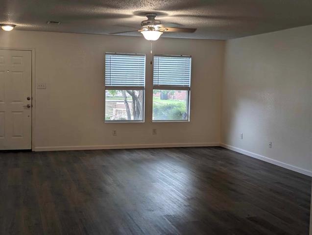 Foto del edificio - 5229 Bedfordshire Dr