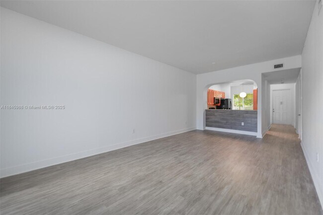 Foto del edificio - 3500 Oaks Clubhouse Dr