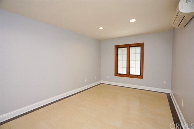 Foto del edificio - 510 W Balboa Blvd
